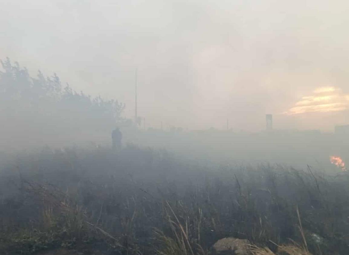 Coatza se cubre de humo provocado por incendios de pastizal