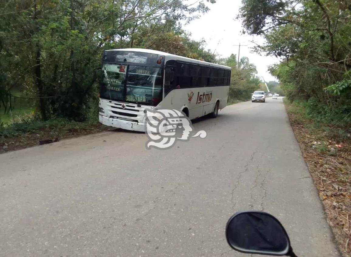 ¡Sustazo! se desprende llanta de autobús en plena carretera Nanchital-Las Choapas