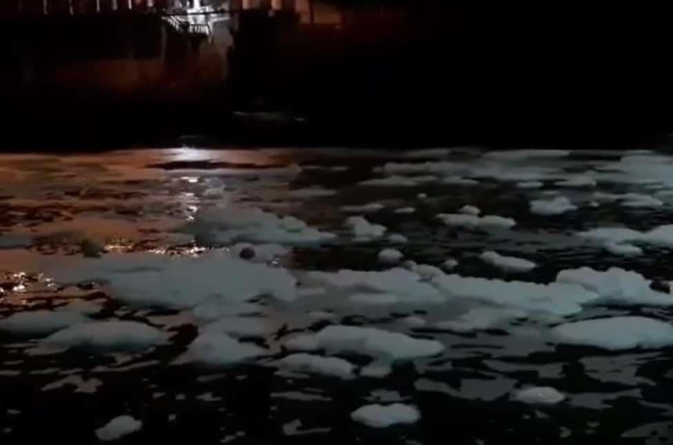 Espuma blanca cubrió el río Los Pescados; temen por contaminación