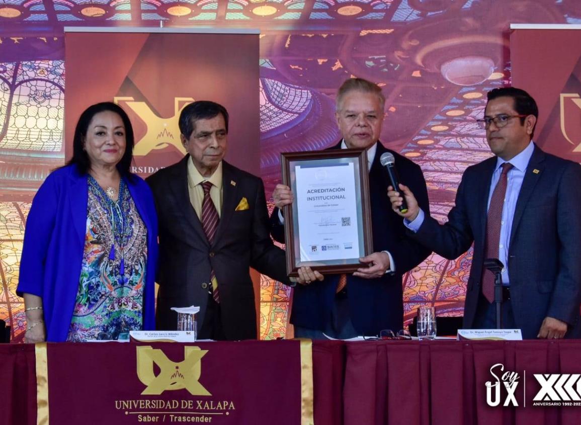 Orgullo académico por acreditación institucional a Universidad de Xalapa por calidad educativa