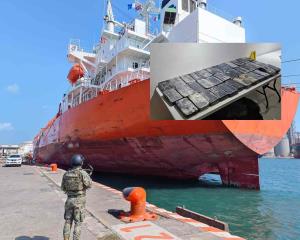 ¡Se cayó la vuelta! Marina asegura 35 kilos de coca en el puerto de Veracruz