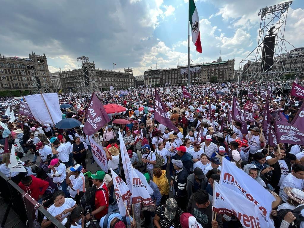 Mexicanos inundan el Zócalo de CDMX para conmemorar la Expropiación Petrolera