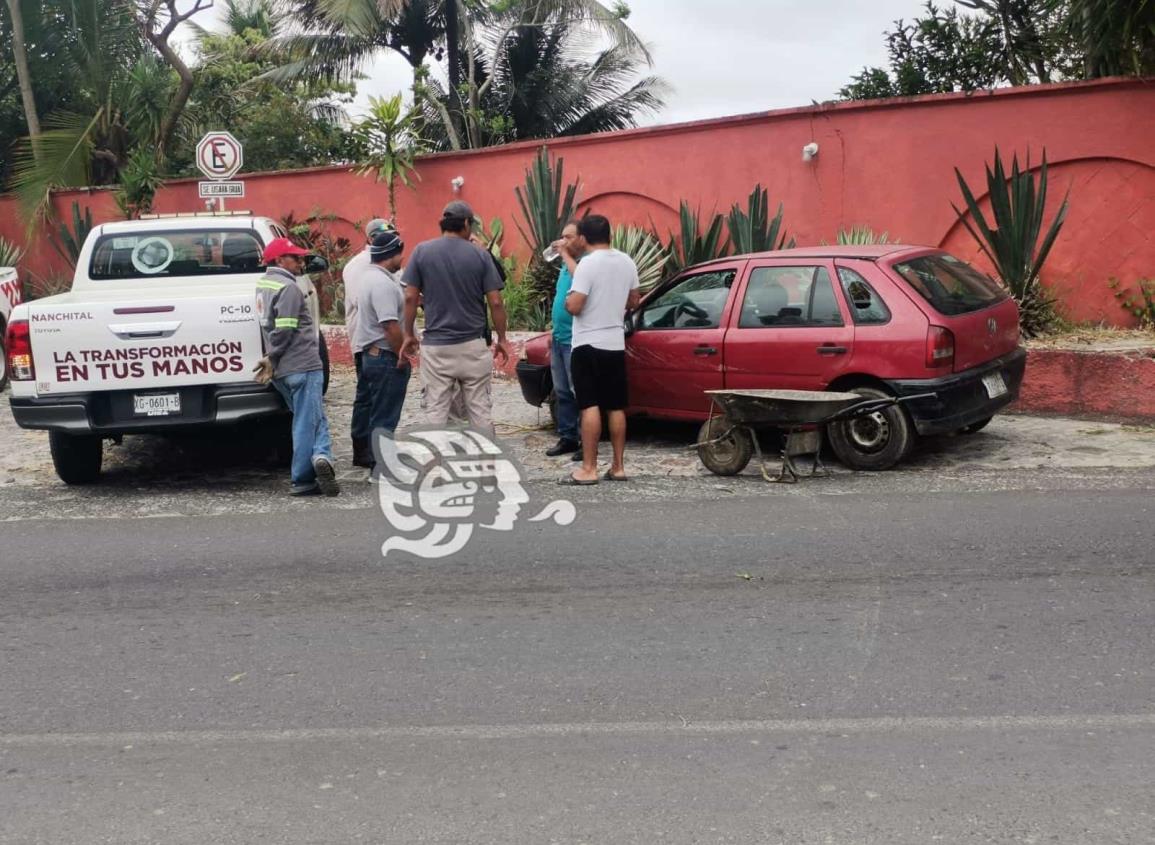 Vuelca automóvil en el tramo Guadalupe-Piña Lara