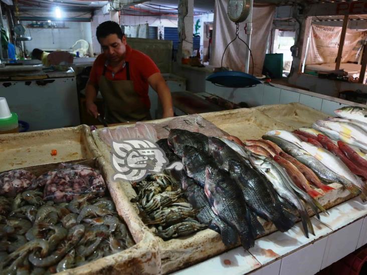 Mantienen monitoreo en venta de mariscos en Coatza