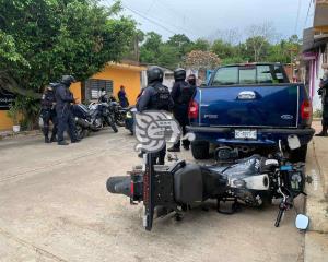 Intenta darse a la fuga e impacta motopatrulla en Acayucan (+Video)