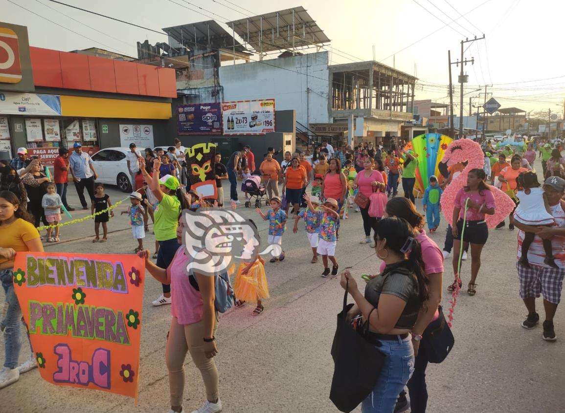 Con desfile y festival recibieron a la primavera en Villa Cuichapa (+Video)