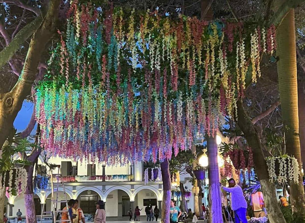 ¡Ya se siente la primavera!; Zócalo de Veracruz se pinta de colores