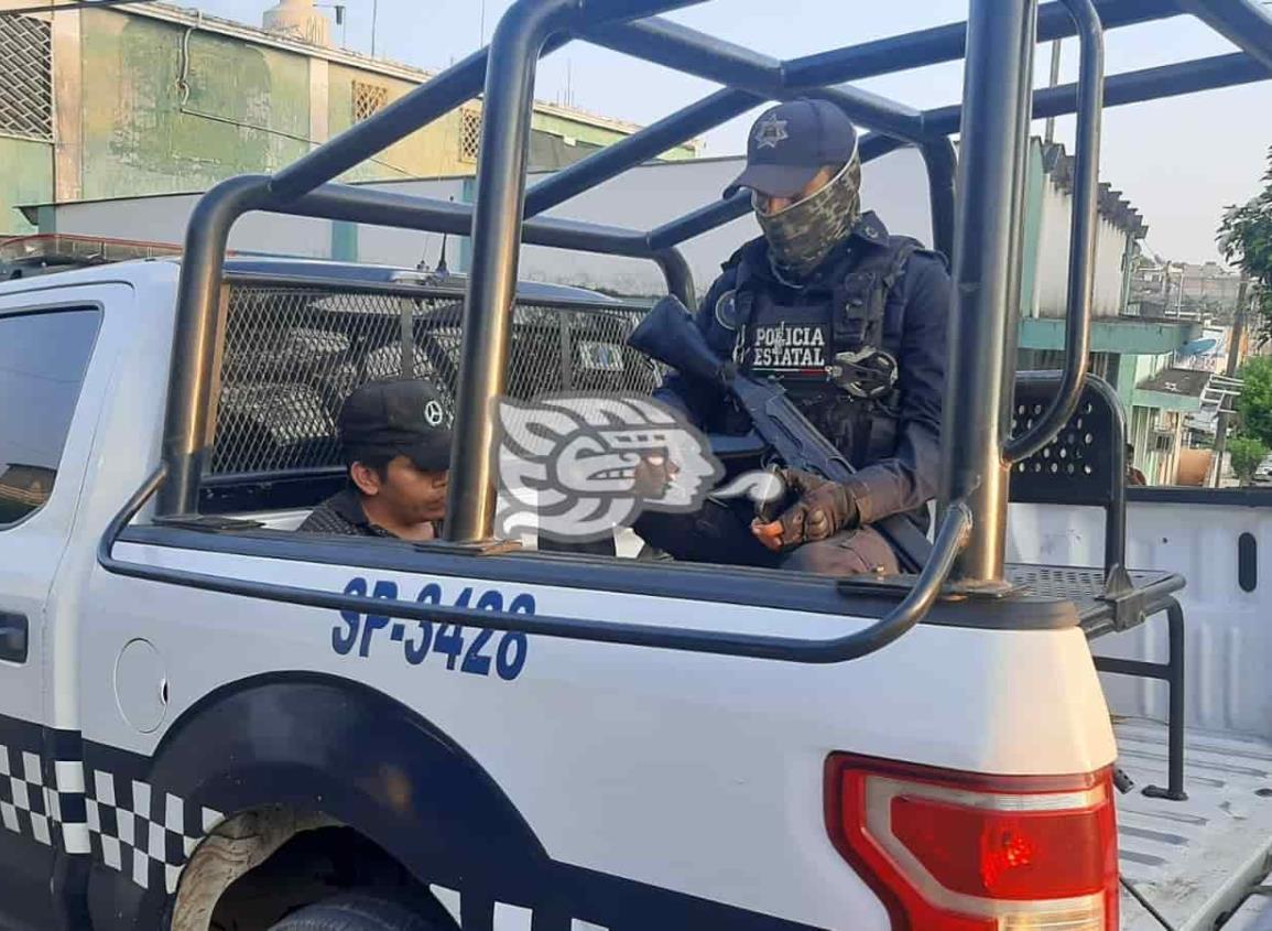 Detienen a ex policía por posesión de una bachita en Acayucan