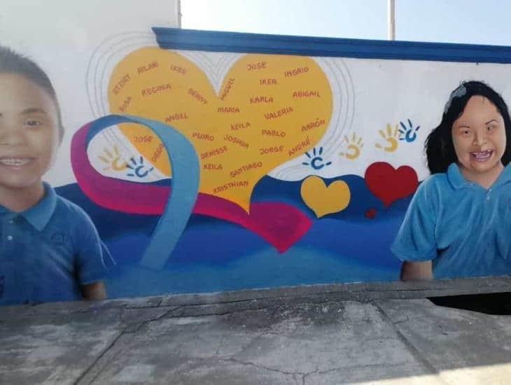 Develan mural conmemorativo por Día Mundial del Síndrome de Down en Coatzacoalcos (+Vídeo)
