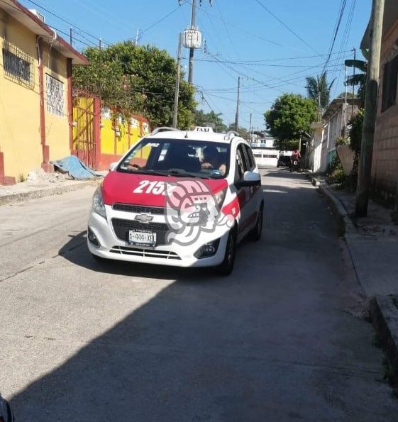 ¡Le quitó su cartera y le pegó! pasajera expone a agresivo taxista en Minatitlán