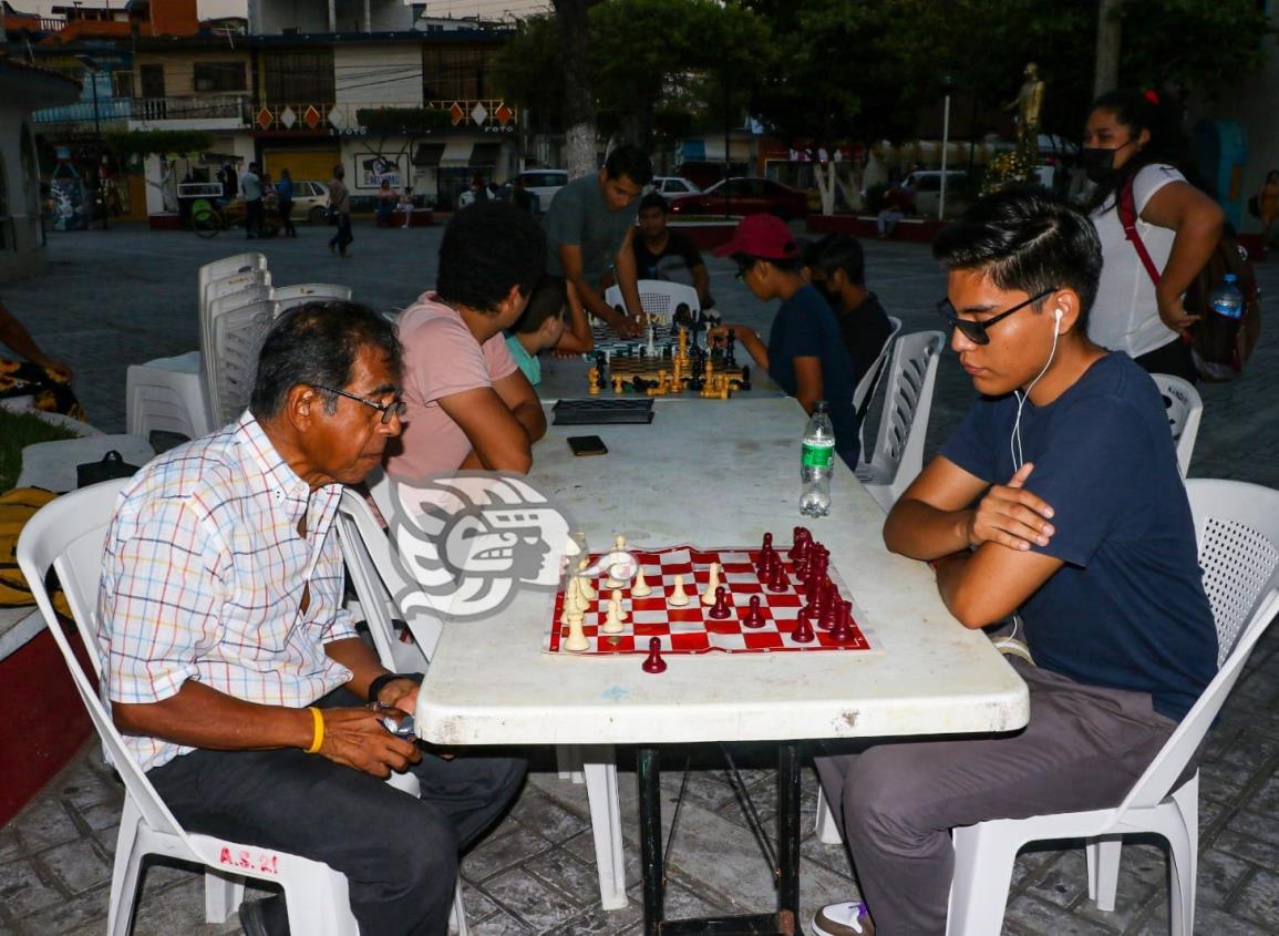 ¡Jaque mate!; invitan a tomar clases de ajedrez en Nanchital