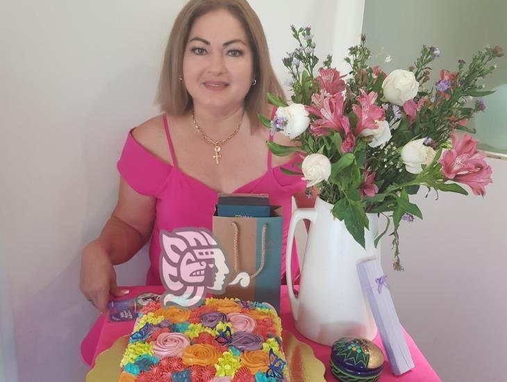 Roxana Jiménez recibió múltiples felicitaciones