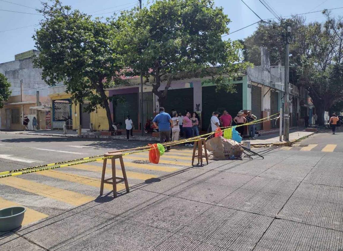 Policías se enfrentan a manifestantes que exigen a la CFE solucionar apagones en Veracruz (+Video)