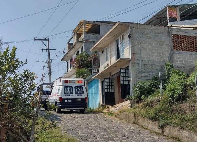 Hombre toma la puerta falsa en Xalapa