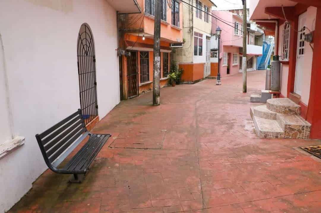 Músicos de Nanchital graban video en la calle Principal, considerándola el icono del municipio