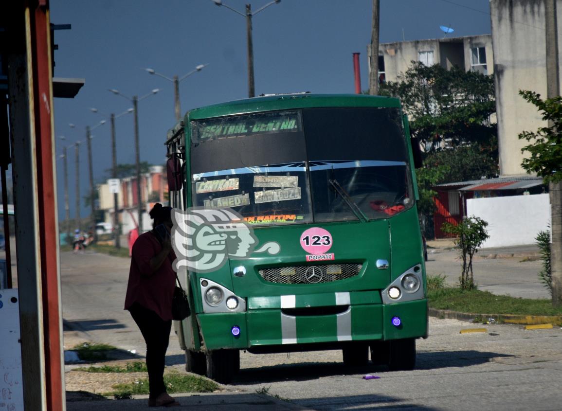 ¡Ni avisaron!; camiones con vigilancia cobran hasta 11 pesos