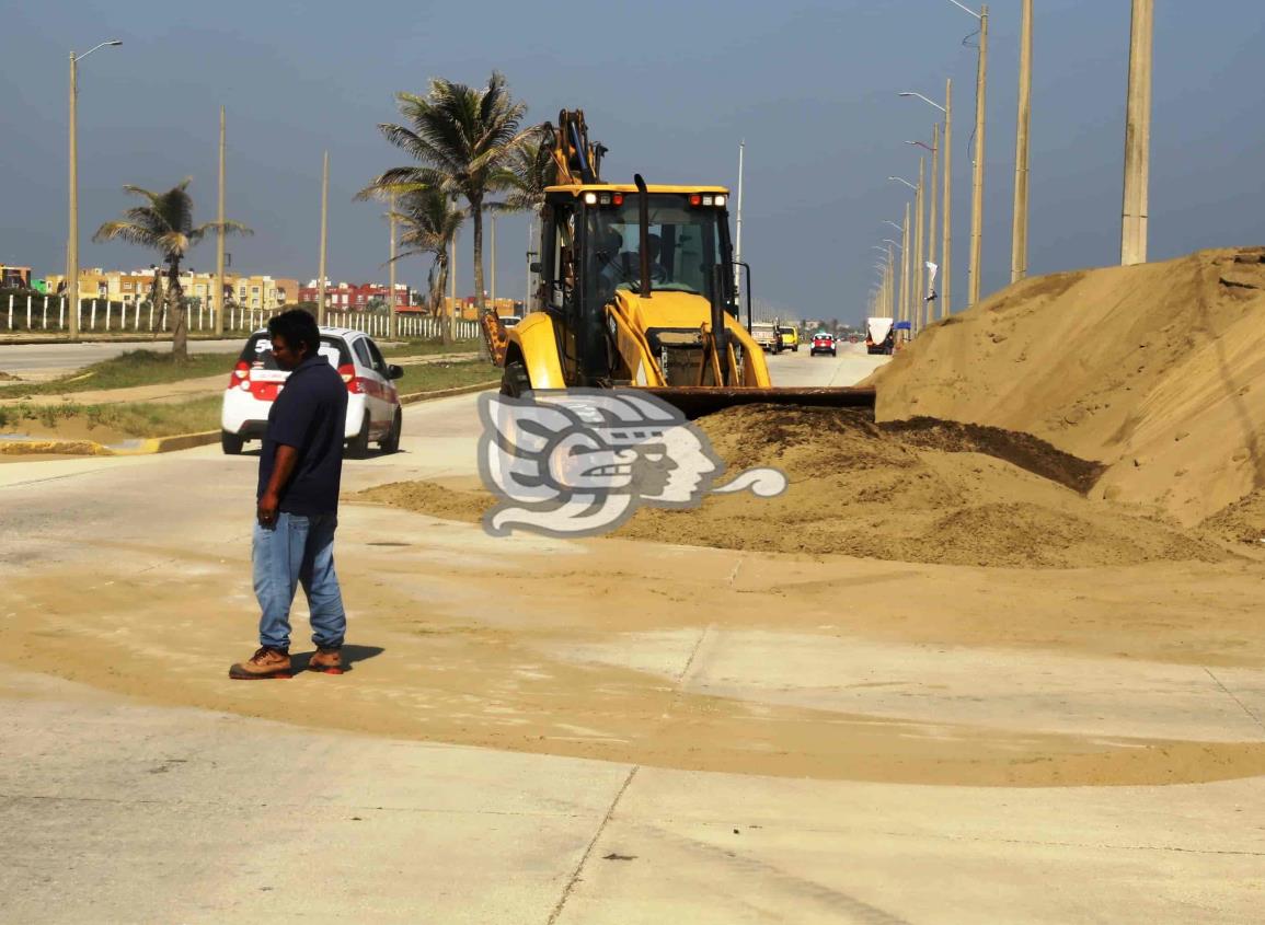Retiran dunas del Malecón Costero de Coatzacoalcos