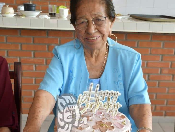 Doña Bertita Ramírez estuvo consentida en su onomástico