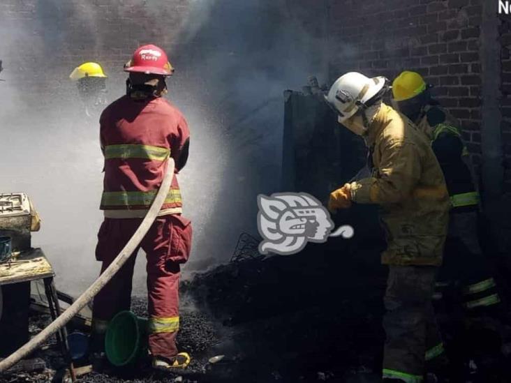 ¡Terminó en cenizas!: vivienda en Acultzingo prende en llamas
