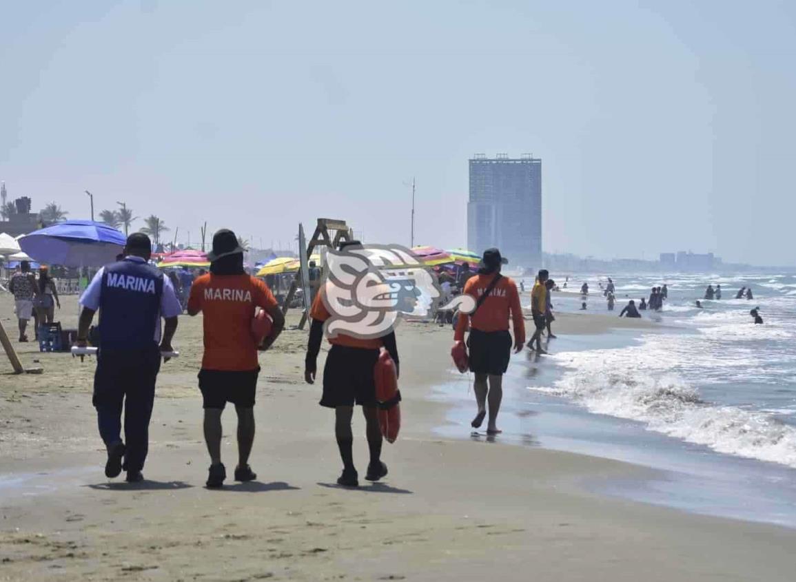 Bañistas que llegan a Coatzacoalcos, deben de estar alertas por zonas profundas en la playa