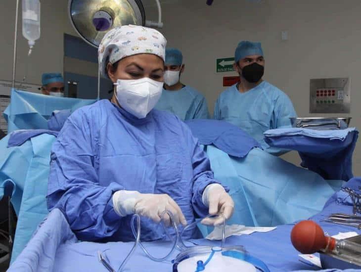 Extirpan, especialistas del IMSS Veracruz, tumor maligno de 13 kilos