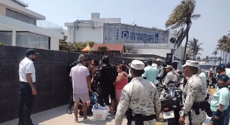 Turistas vs policías; se enfrentaron en el puerto de Veracruz  (+video)