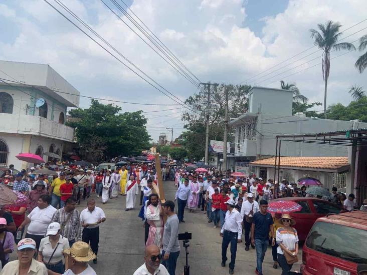 Plegarias durante viacrucis en Acayucan; reportan saldo blanco