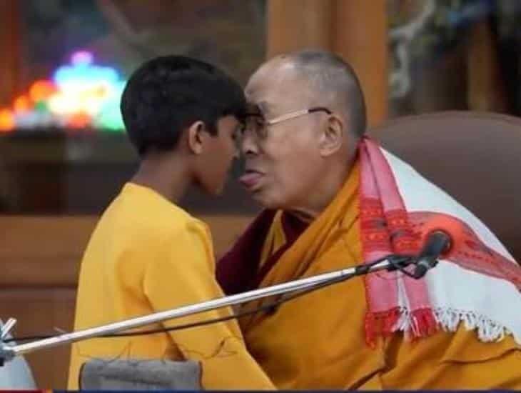 Dalai Lama pide disculpas tras pedirle a un niño que le ´chupara la lengua´