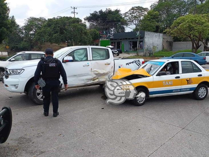 Accidente en Córdoba deja 2 lesionados, daños materiales y movilización policial