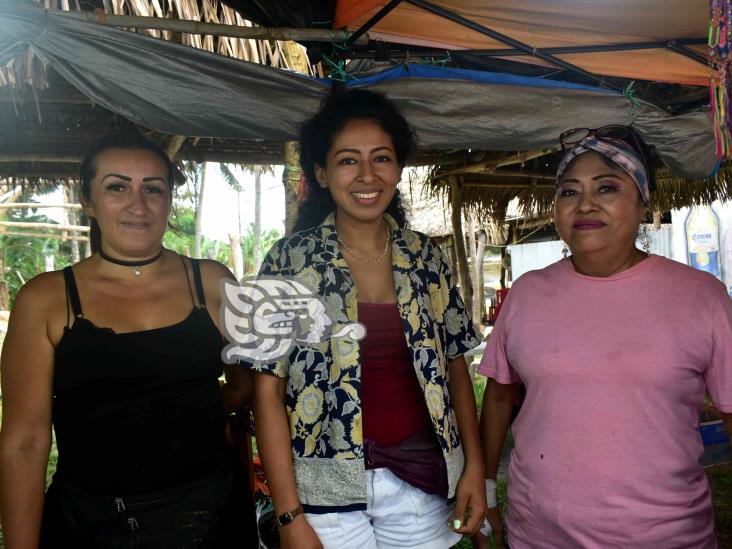 Artesanas de Cosoleacaque ofrecen sus productos en Jicacal (+Video)
