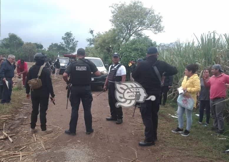 Se disputan cañal en Atzacan; amagan con levantar a policías