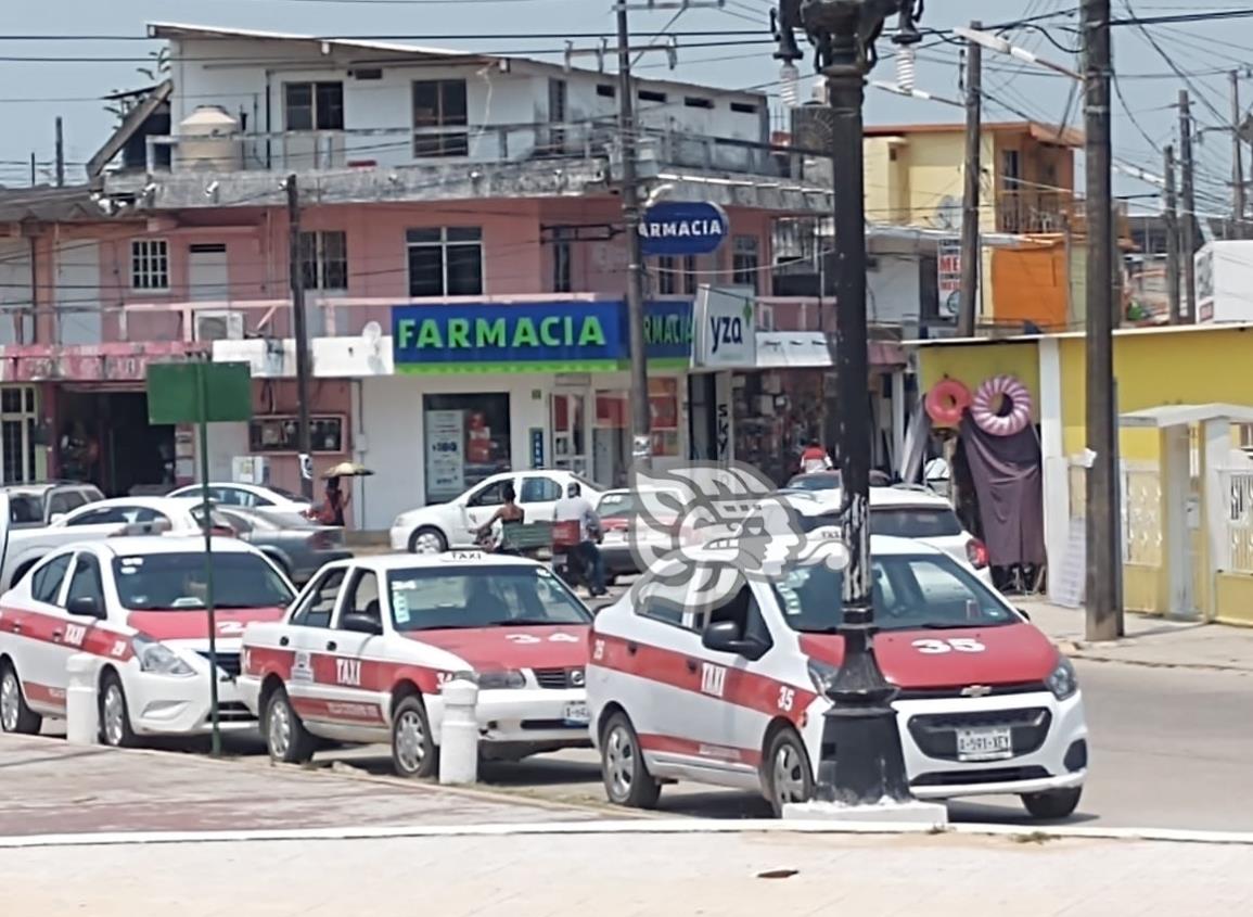 Taxista de Moloacán reportan moderadas ganancias en tras Semana Santa