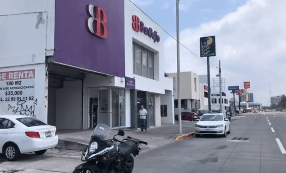 Asaltan a usuario del banco BanBajio en Boca del Río (+Video)