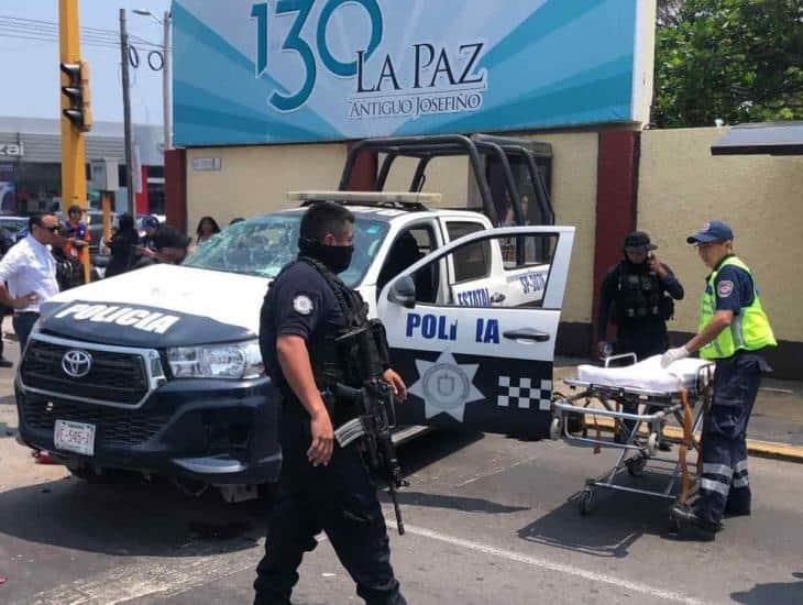 Camión urbano se impacta contra patrulla en Boca del Río (+video)