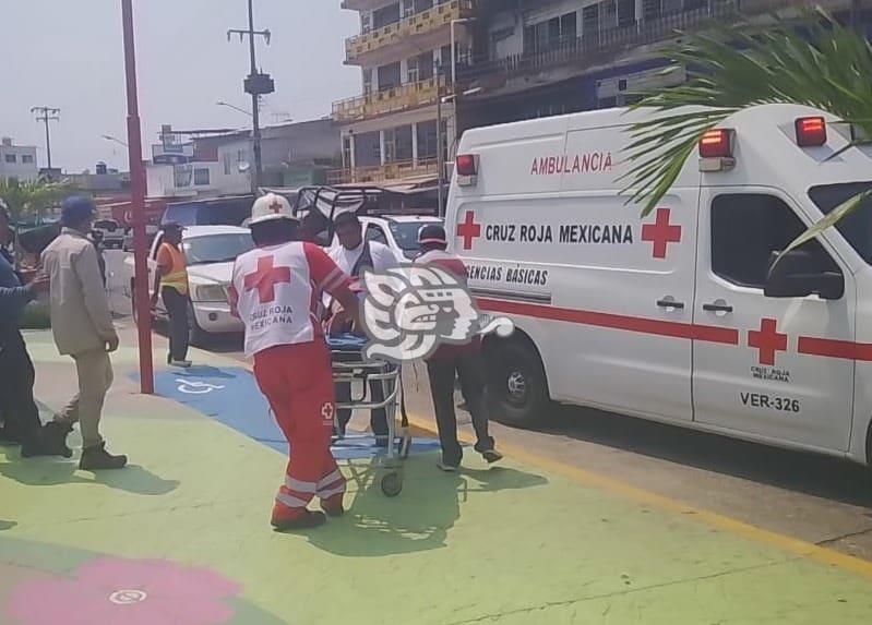 Mujer resultó herida al derrapar en moto