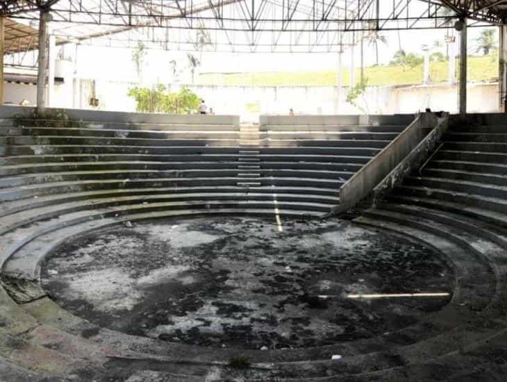Tras 7 años sin uso, comienza desmantelamiento del Palenque de la Expo Feria en Coatzacoalcos