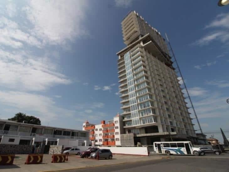 Juez que autorizó Torre Centro de Veracruz debe ser denunciado: AMLO