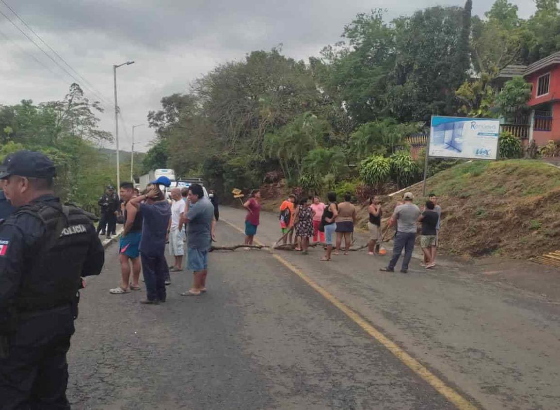 Deslave casi sepulta a familias de San Andrés Tuxtla