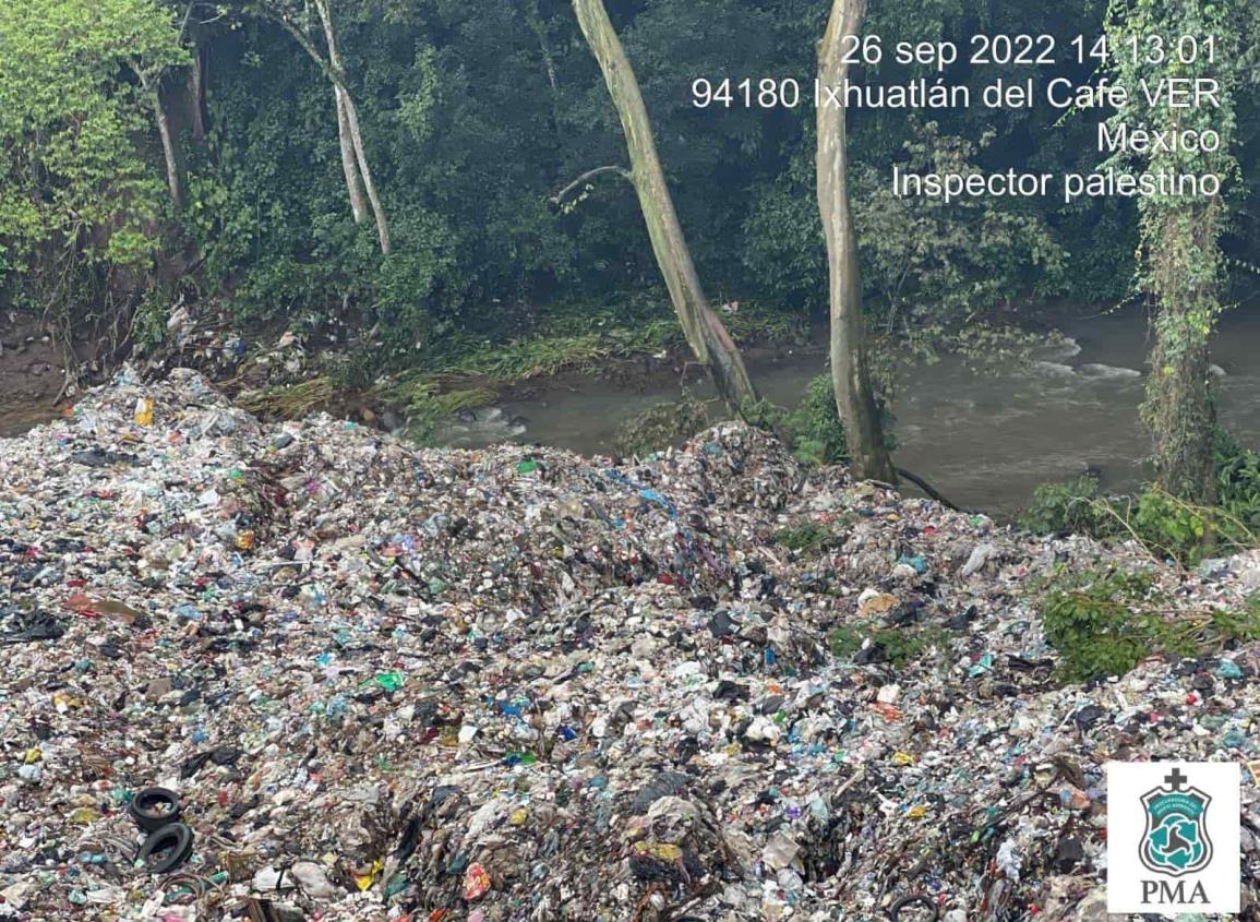 ¡Ecocidio! PMA multa al Ayuntamiento de Ixhuatlán del Café por arrojar toneladas de basura a río (+Video)