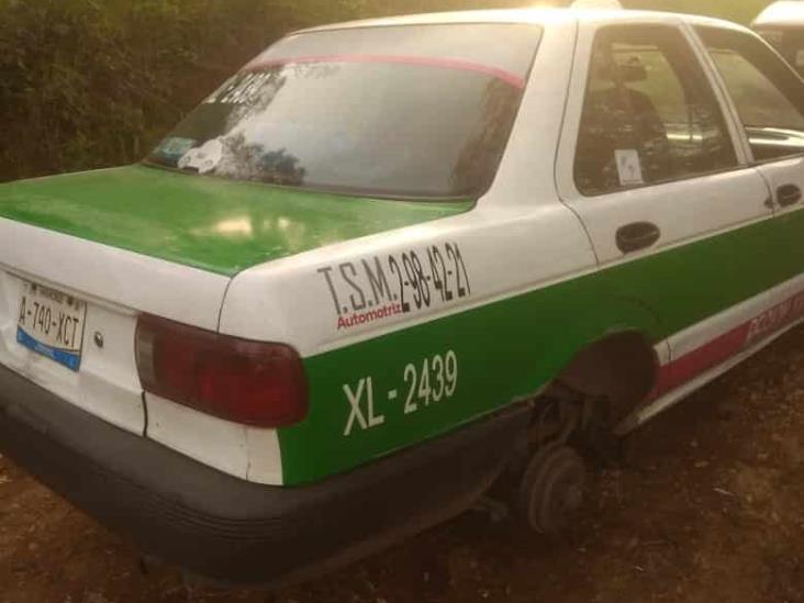 Desvalijan y abandonan taxi en Xalapa