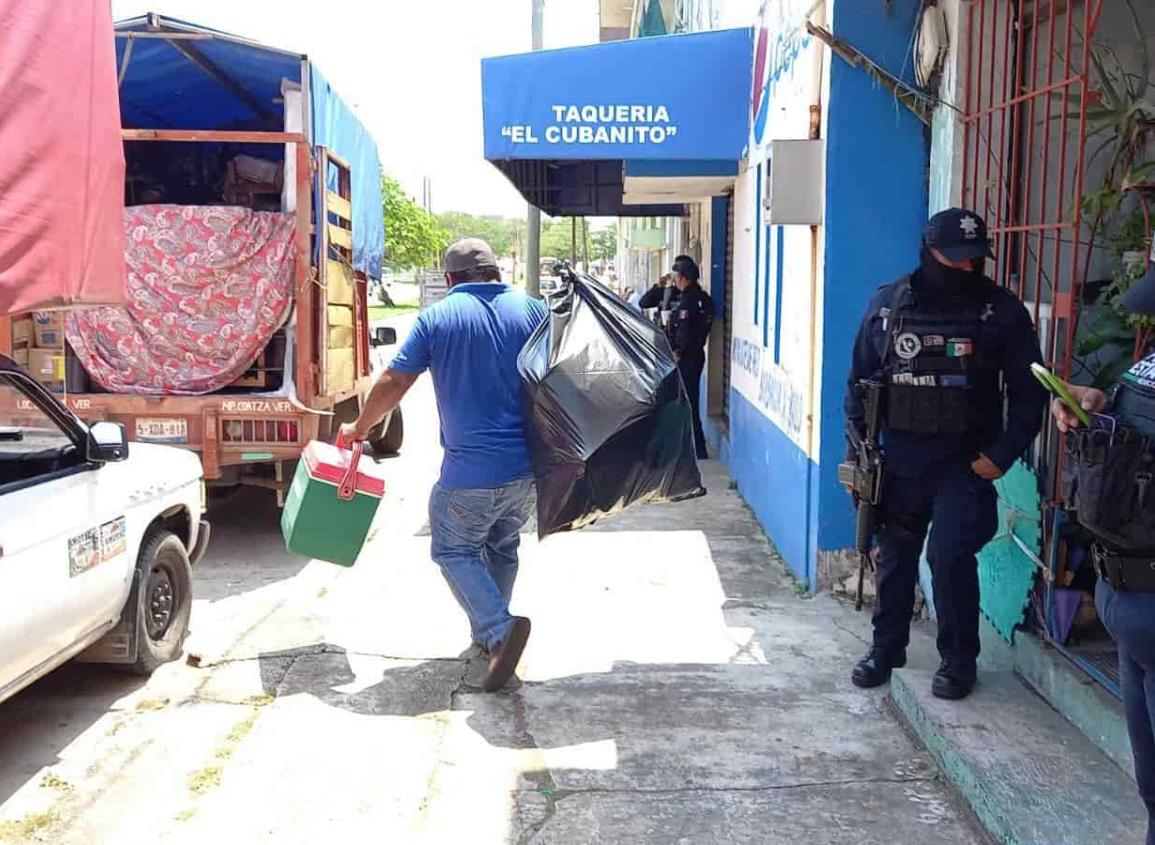 ¡Con la fuerza pública! desalojan a vecina en Coatzacoalcos pese haber adquirido propiedad