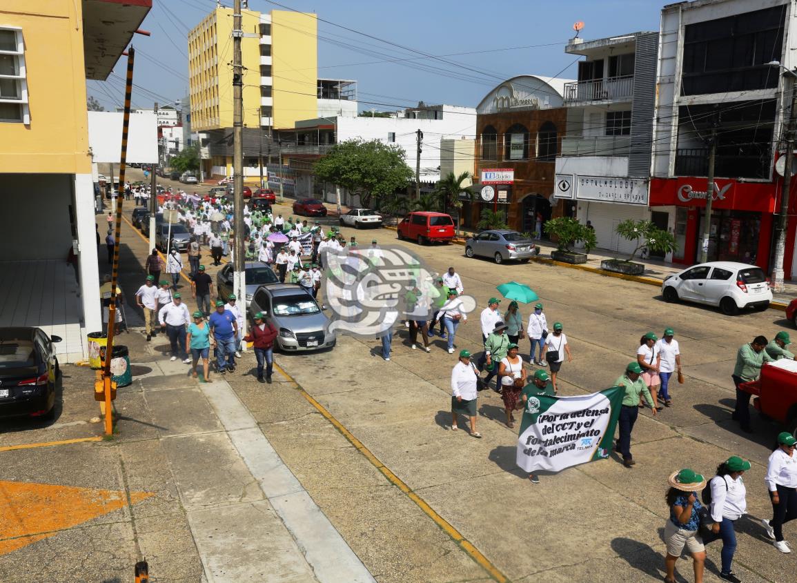 Marchan STRM y UNTyPP por el Día del Trabajo en Coatzacoalcos