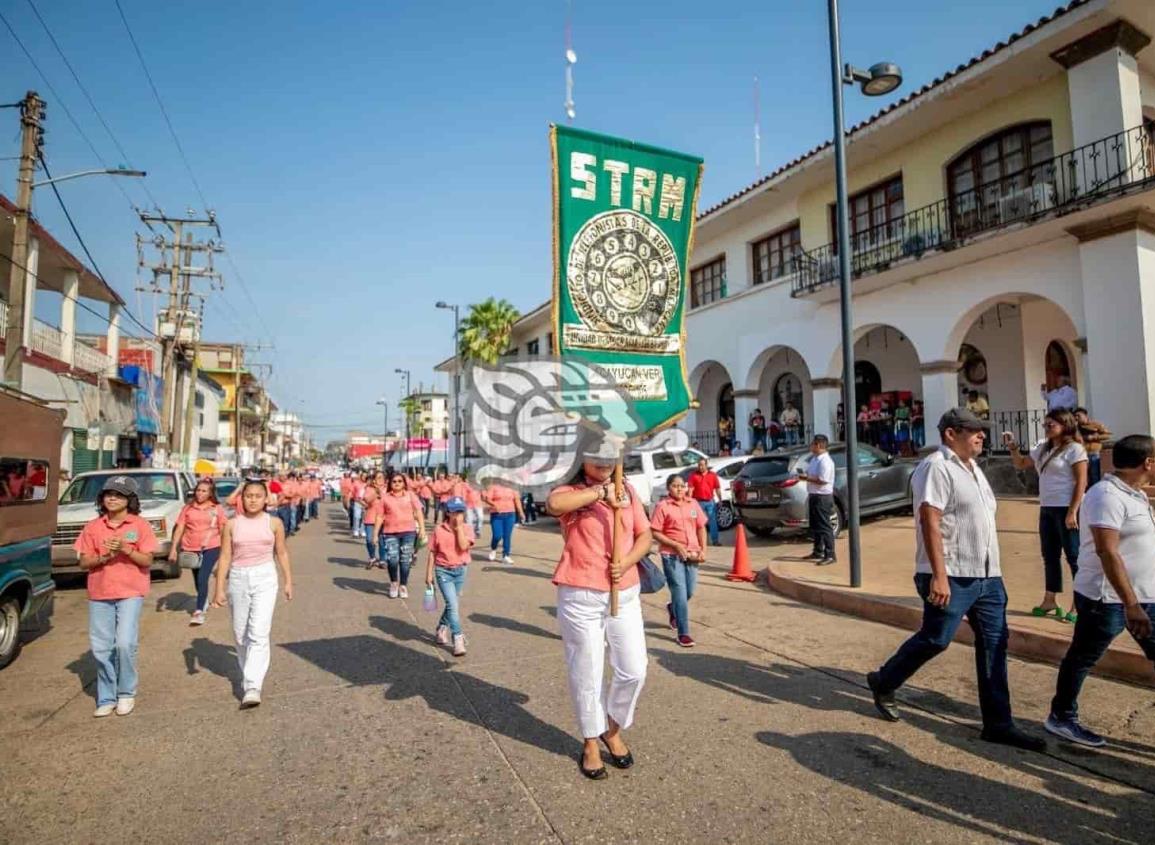 Desfile de sindicatos y autoridades de Acayucan por Día del Trabajo