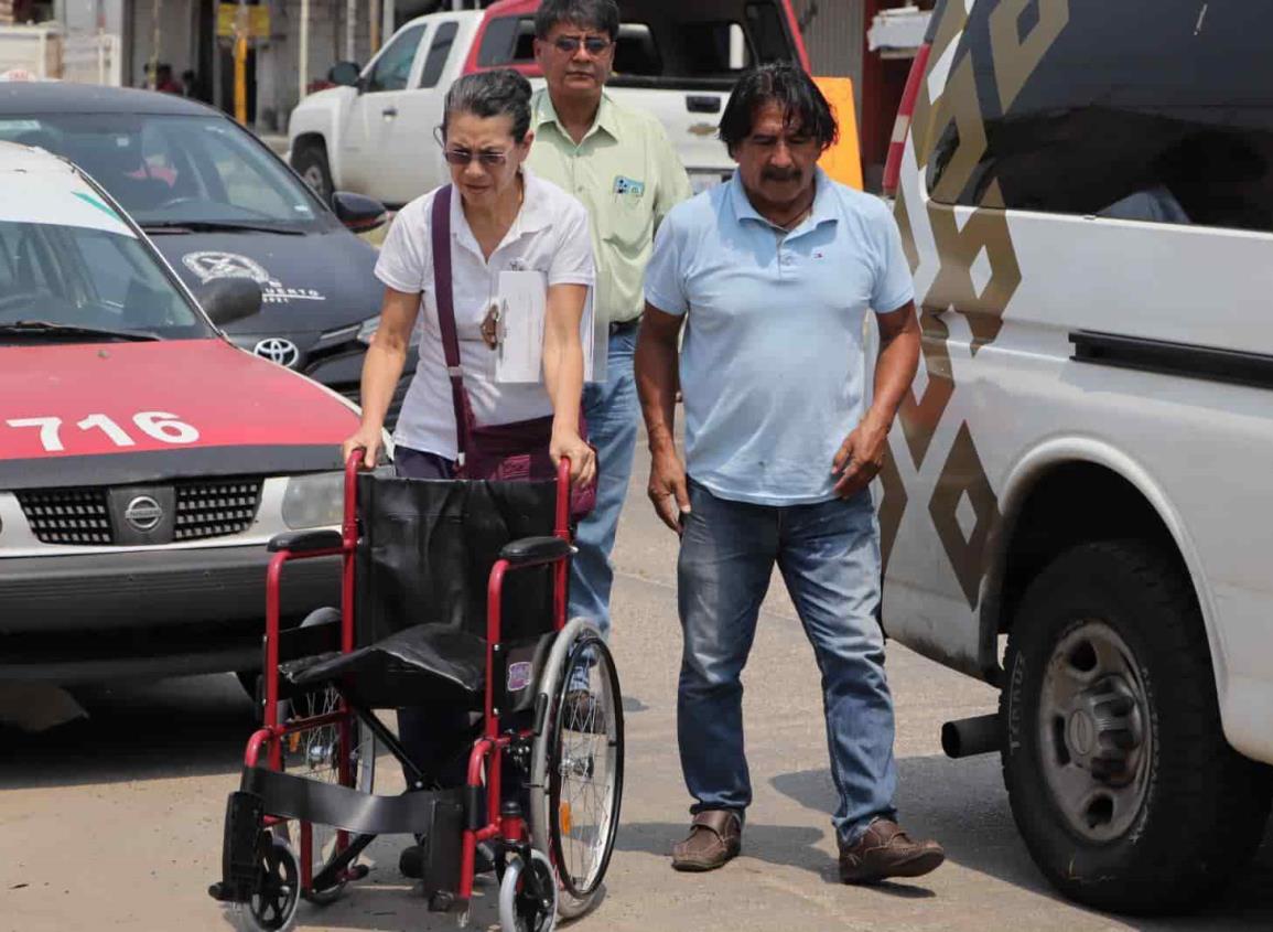Dona DIF Coatzacoalcos silla de ruedas