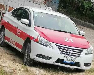 Hallan a taxista sin vida dentro de su unidad en Gutiérrez Zamora