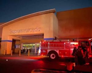 Desalojan a 500 personas en Walmart de Veracruz, tras conato de incendio