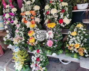 Floristas de Nanchital trabajarán las 24 horas por festejo a las madres
