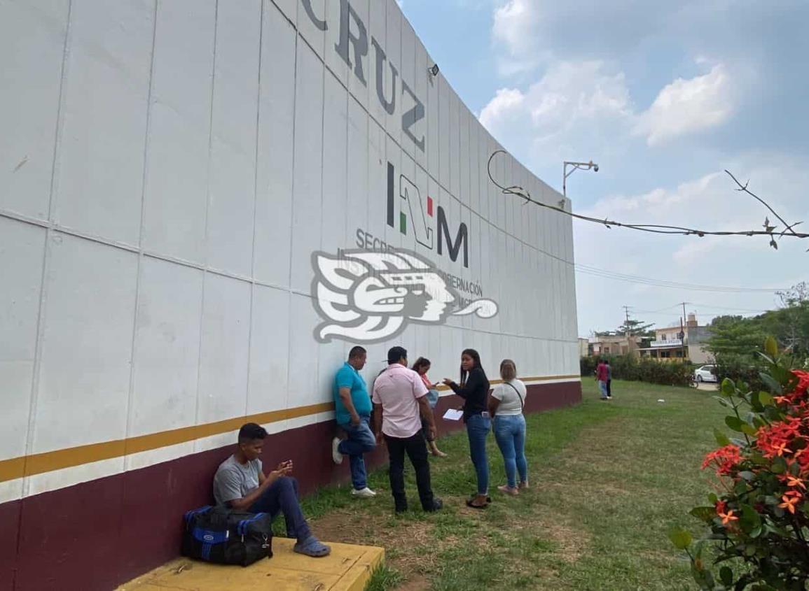Protestan en Estación Migratoria Acayucan por despido y falta de liquidación