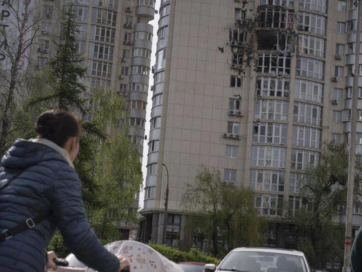 Ucrania derriba 35 drones en Kiev, ataques rusos matan a 3