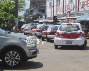 ¡No respetan a nadie! taxistas atacan y dejan sin pensión a abuelitos en Coatzacoalcos